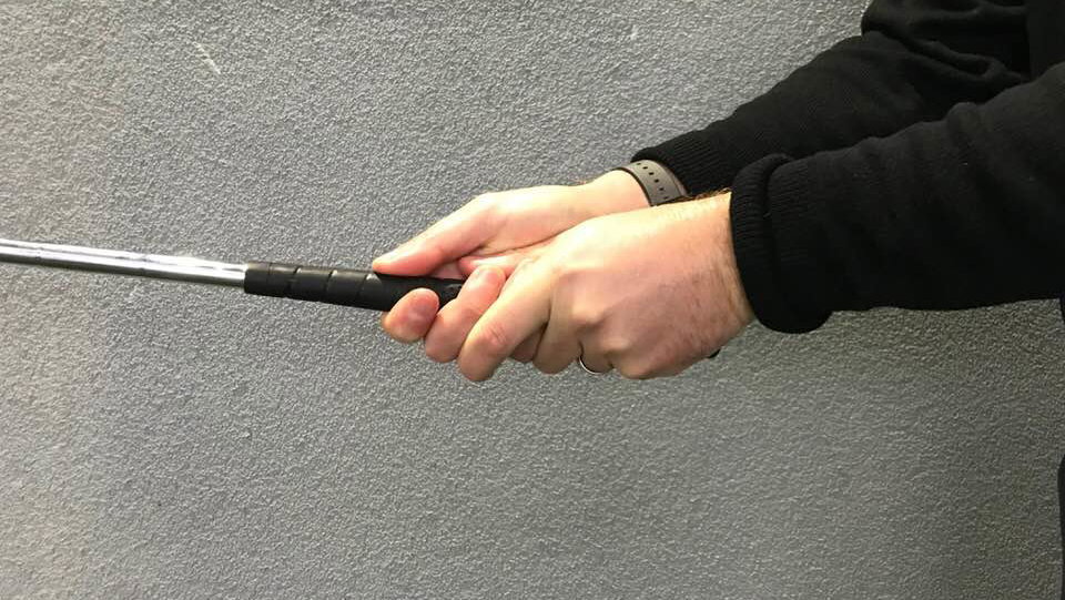 How to hold the putter: common putting grips and their pros and cons